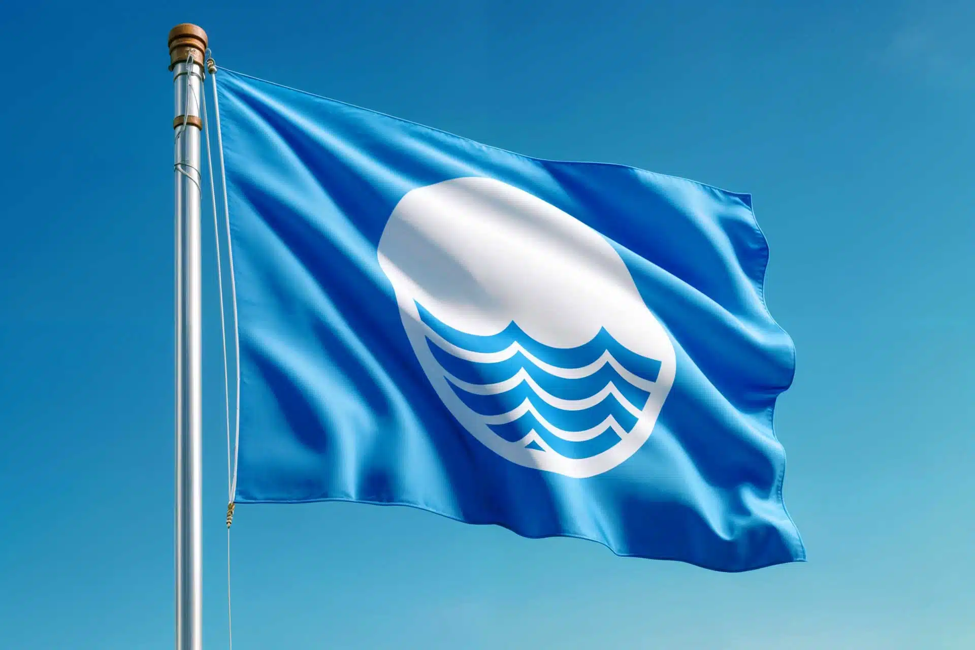 Playas de Almería con bandera azul