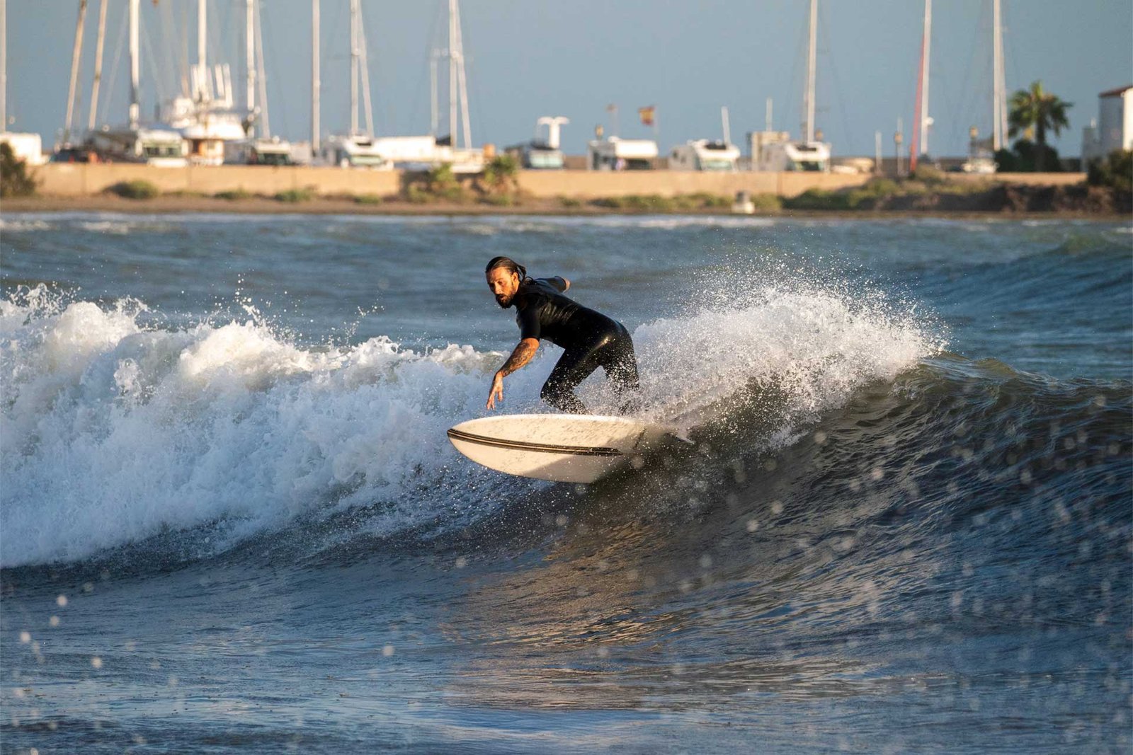 Surf en la Playa de Poniente