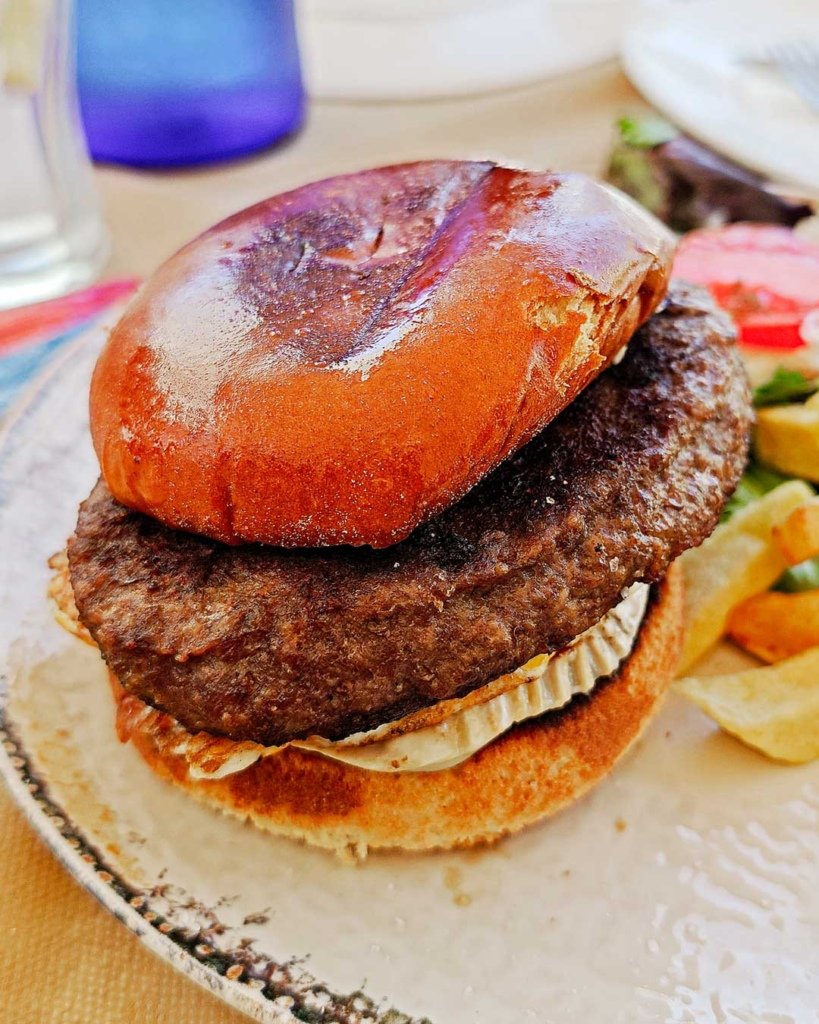 Hamburguesa de buey en La Calma Chiringuito 